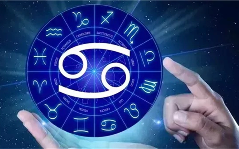 توقعات برج الدلو.. خطوات جريئة تغير مسار حياتك المهنية يوم 26 يناير